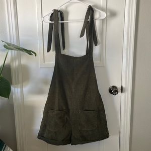 Never worn because it just isn’t the fit for me! Needs a good home!